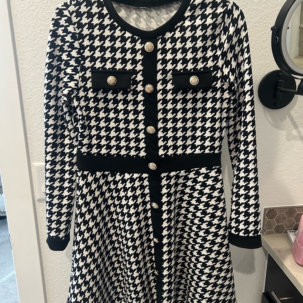 Chic Black and White Houndstooth Dress